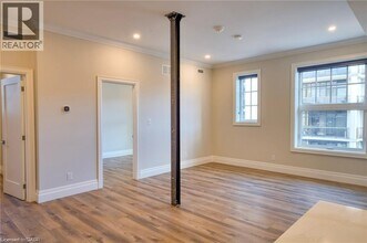 100 Charlton Ave W in Hamilton, ON - Building Photo - Building Photo