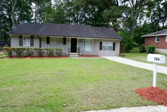 504 Pinecrest Dr in Riverdale, GA - Building Photo - Building Photo