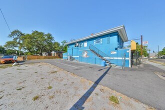 4200 15th Ave S-Unit -Upper in St. Petersburg, FL - Building Photo - Building Photo