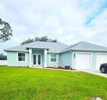 460 Marlin Rd in Venice, FL - Building Photo