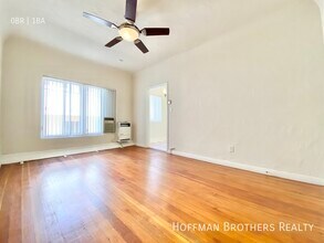 4846 Rosewood Ave, Unit 8 in Los Angeles, CA - Building Photo - Building Photo