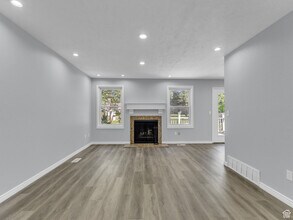8335 S 1050 E in Sandy, UT - Building Photo - Building Photo