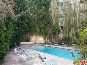 570 N Rossmore Ave in Los Angeles, CA - Building Photo - Building Photo