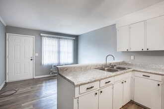 Ashley Oaks Apartments in Perry, GA - Building Photo - Interior Photo