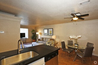 Quailwood Apartments in Stockton, CA - Building Photo - Building Photo