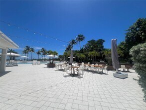 605 Ocean Dr in Key Biscayne, FL - Building Photo - Building Photo