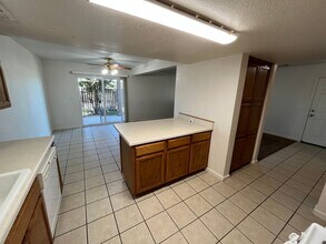 3231-3235 E Noble Ave in Visalia, CA - Building Photo - Building Photo