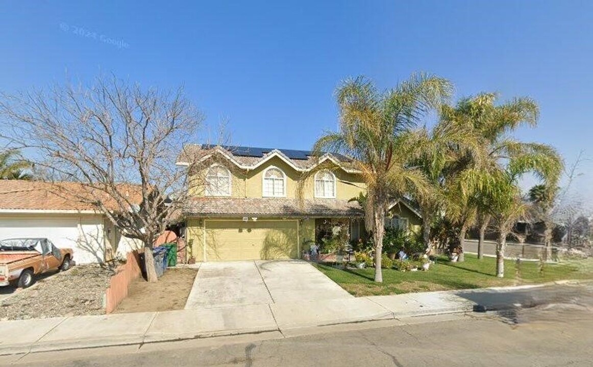 1028 Peachwood Ct in Los Banos, CA - Foto de edificio