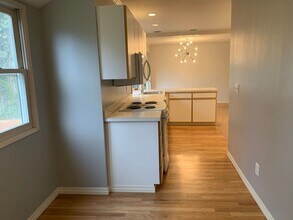 1161 Larch St in Lake Oswego, OR - Building Photo - Building Photo