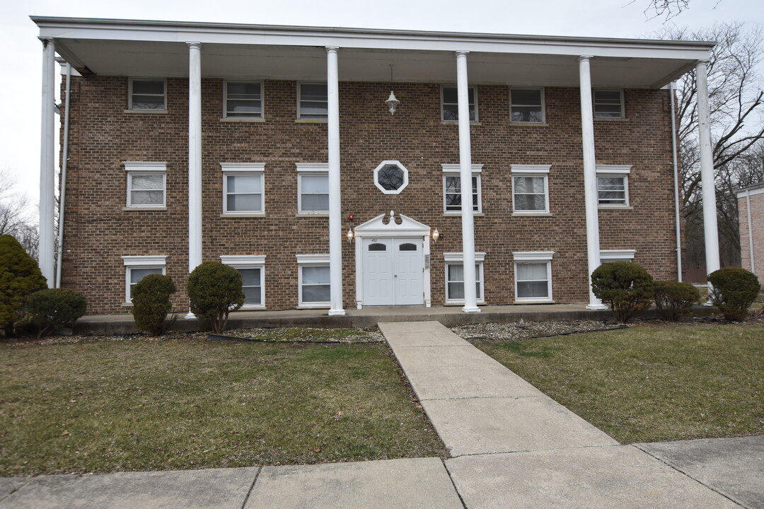 4052 Charleston Rd-Unit -3E in Matteson, IL - Building Photo