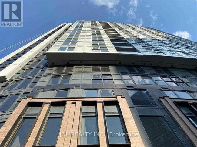 219-1508219 Dundas St E