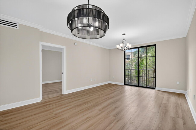 property at 630 S Sapodilla Ave