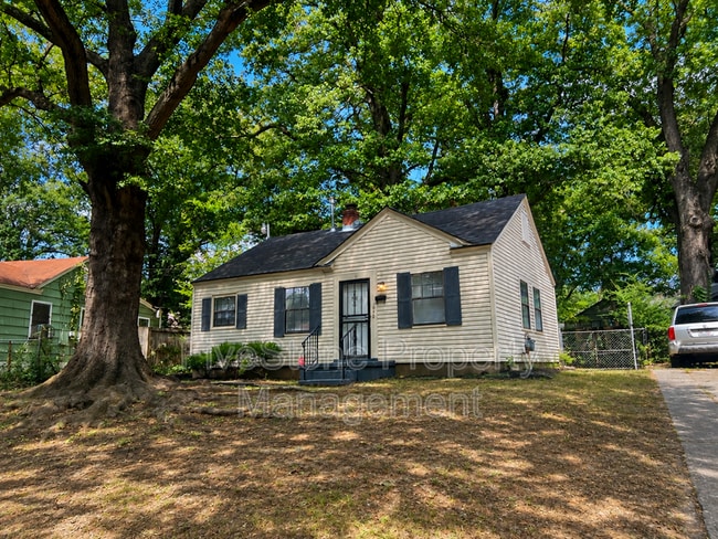 property at 1300 Robin Hood Ln