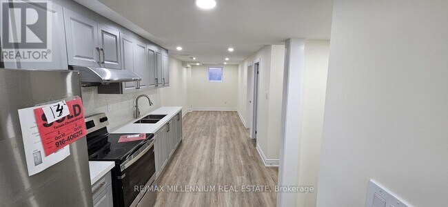 92 Adventura Rd in Brampton, ON - Building Photo - Building Photo