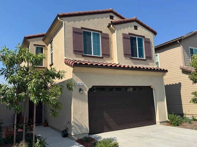 4316 Cadence Wy in Oceanside, CA - Building Photo