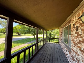 901 W Chestnut St in Chanute, KS - Building Photo - Building Photo