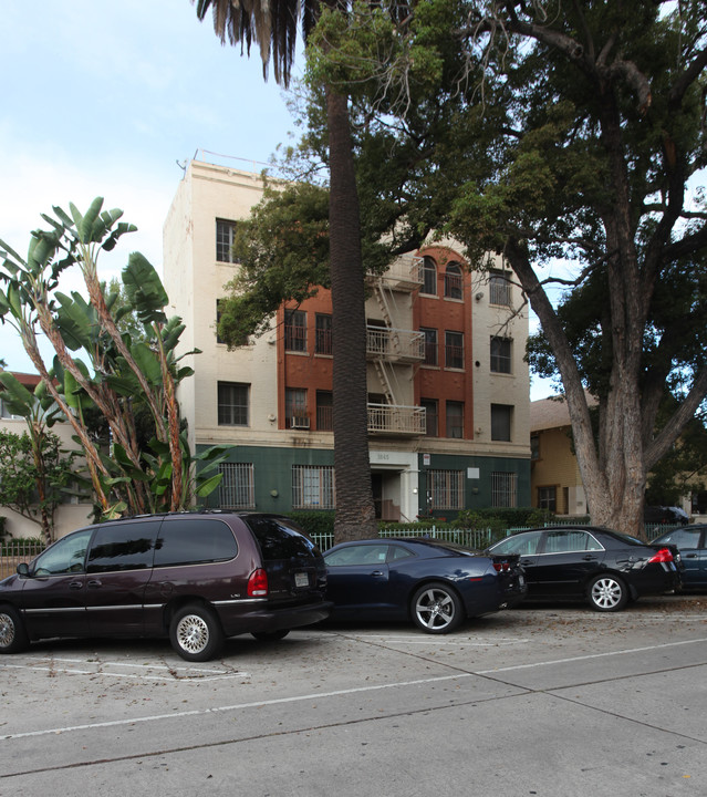 Gramercy Club Apartments in Los Angeles, CA - Building Photo