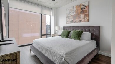 2010 West End Ave, Unit 914 in Nashville, TN - Foto de edificio - Building Photo