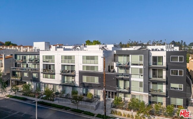 957 Figueroa Terrace in Los Angeles, CA - Building Photo - Building Photo