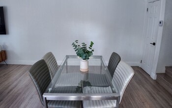 8050 Severn Dr in Boca Raton, FL - Foto de edificio - Building Photo