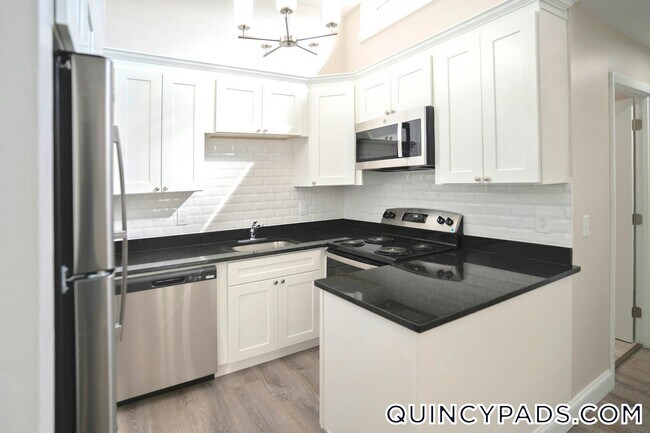 63 Presidential Dr in Quincy, MA - Foto de edificio - Building Photo