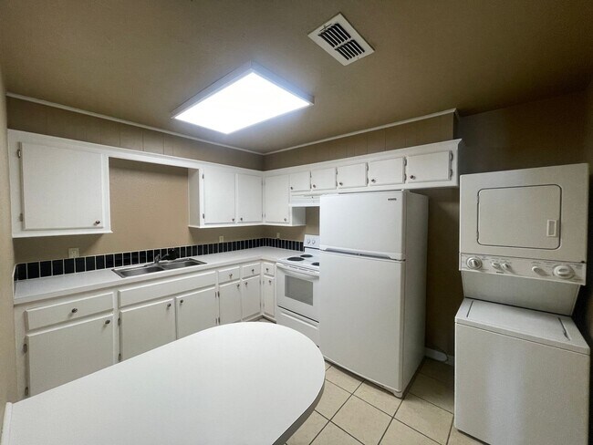 613 N Avenue Q in Portales, NM - Building Photo - Building Photo