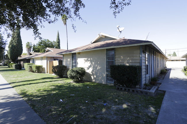 183 W Guinida Ln in Anaheim, CA - Building Photo - Building Photo