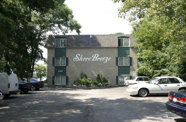 Shorebreeze Apartments in Lorain, OH - Building Photo - Building Photo