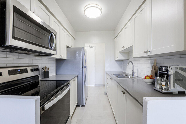 Lakewood Apartments II in Mississauga, ON - Building Photo - Building Photo