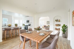 740 S Stanley Ave in Los Angeles, CA - Building Photo