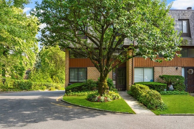 25 The Hamlet in Pelham Manor, NY - Building Photo - Building Photo