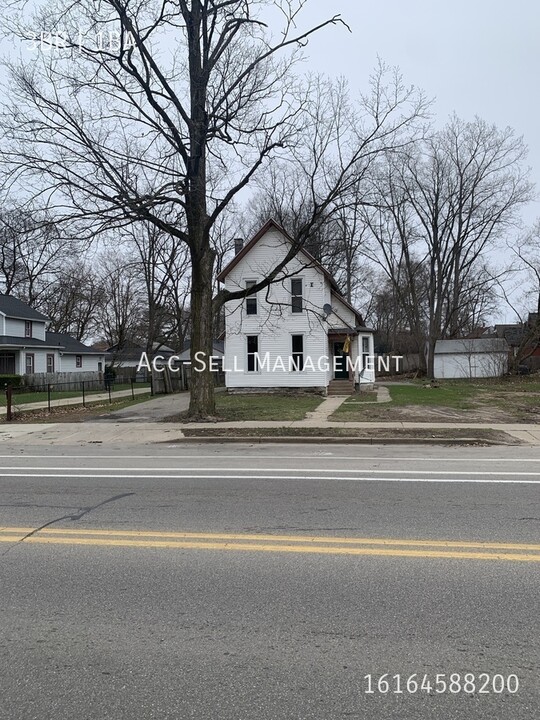 1030 Eastern Ave SE in Grand Rapids, MI - Building Photo