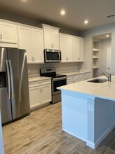 2395 Arbor Wind Dr in Lutz, FL - Building Photo - Building Photo