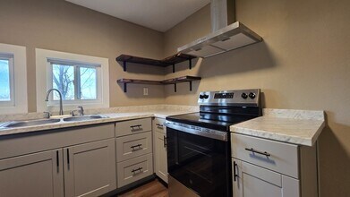 635 E Pine St in Johnson City, TN - Building Photo - Building Photo