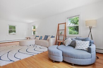 125 Brown Rd in Scarsdale, NY - Building Photo - Building Photo