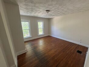 63 W Blake Ave in Columbus, OH - Building Photo - Building Photo
