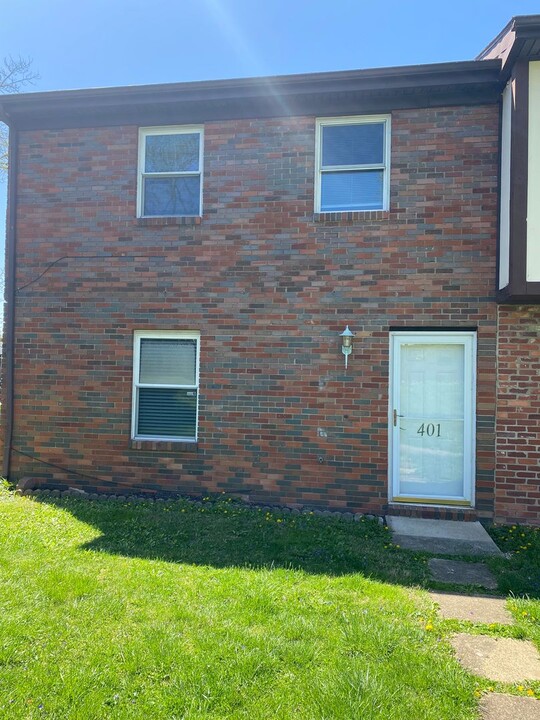 5279 Big Tyler Rd in Cross Lanes, WV - Foto de edificio