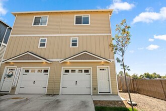 7837 Jacqueline Way in White City, OR - Building Photo - Building Photo