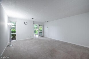 2525 Huntington Ave in Alexandria, VA - Building Photo