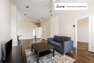Room in Shared 3 bed/1 bath home, Unit C in Chicago, IL - Building Photo - Building Photo