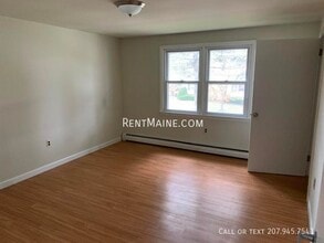 17 Yale St in Bangor, ME - Foto de edificio - Building Photo