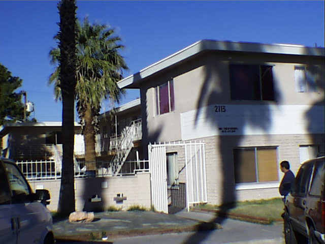 2113 Sunrise Ave in Las Vegas, NV - Foto de edificio - Building Photo