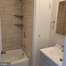 24 E 3rd St, Unit 5 in Waynesboro, PA - Foto de edificio - Building Photo