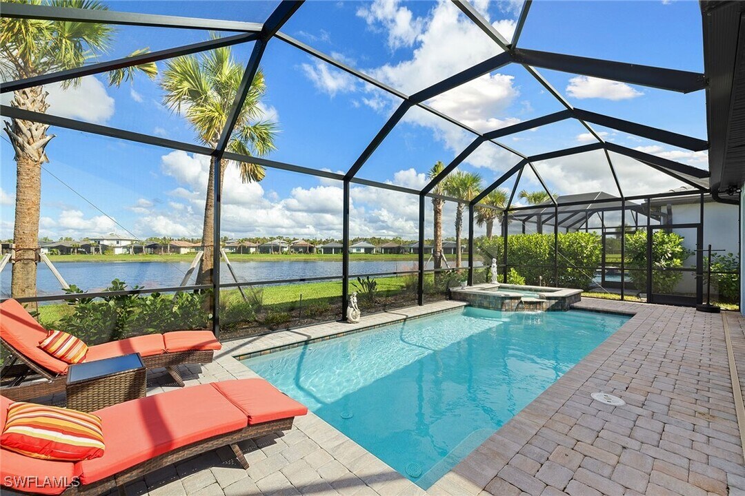 1973 Yellowfin Cir in Naples, FL - Building Photo