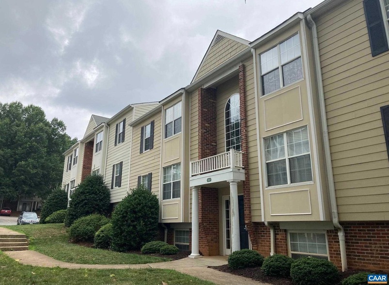 1207 Villa Ln, Unit D in Charlottesville, VA - Building Photo