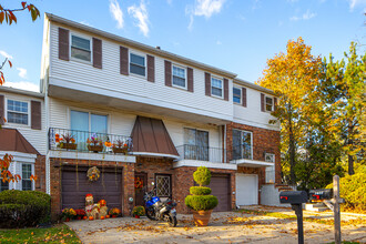 Golf View Condos in Staten Island, NY - Building Photo - Building Photo