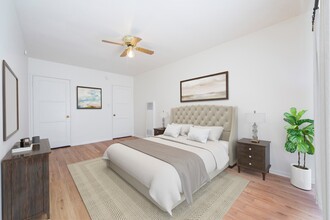 729 Gayley Ave, Unit 301 in Los Angeles, CA - Building Photo - Building Photo