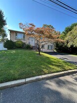 34 Colorado Ave in Bay Shore, NY - Building Photo