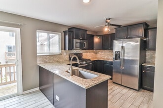 1125 Alta Vista Dr in Pingree Grove, IL - Building Photo - Building Photo