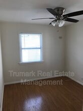 929 E Lexington Dr in Glendale, CA - Building Photo - Building Photo